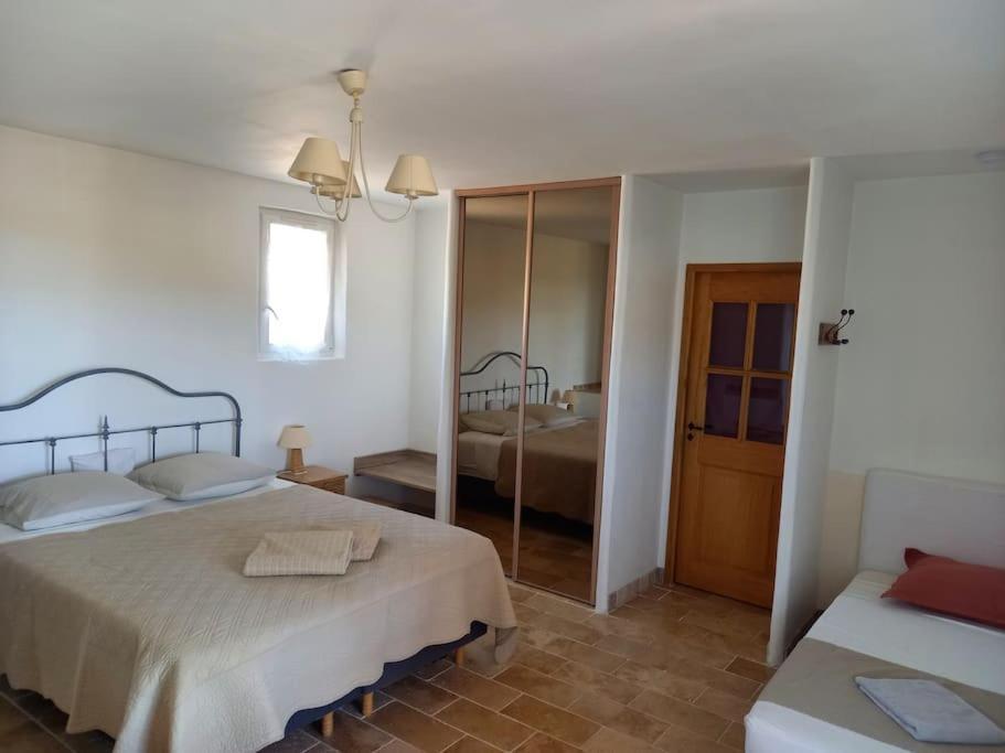 Le Mas De L'Escaillon Saint-Saturnin-d'Apt Exteriör bild